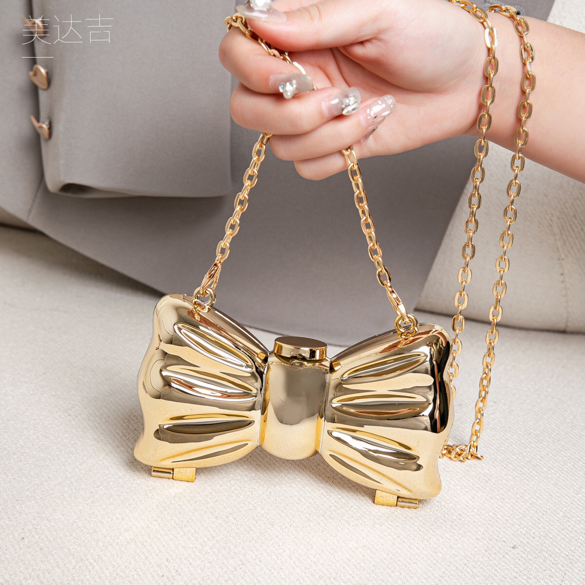 Mini pochette rigide en métal  - Wallet Chain Bag avis et prix