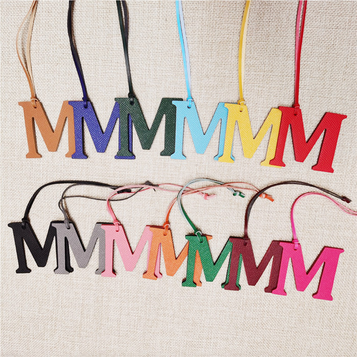 Porte-clés lettre anglaise M e - Women Accessories Name In English avis et prix