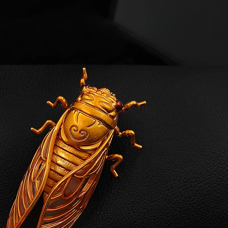 Broche cigale dorée avec une b - Women Accessories Meaning avis et prix